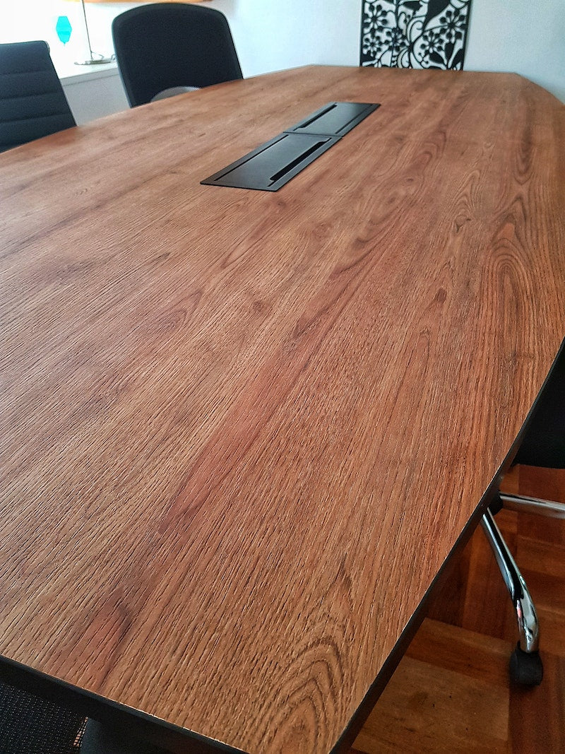 Mesa de reuniones 2.40 x 1.15 x 75H Tipo Barril