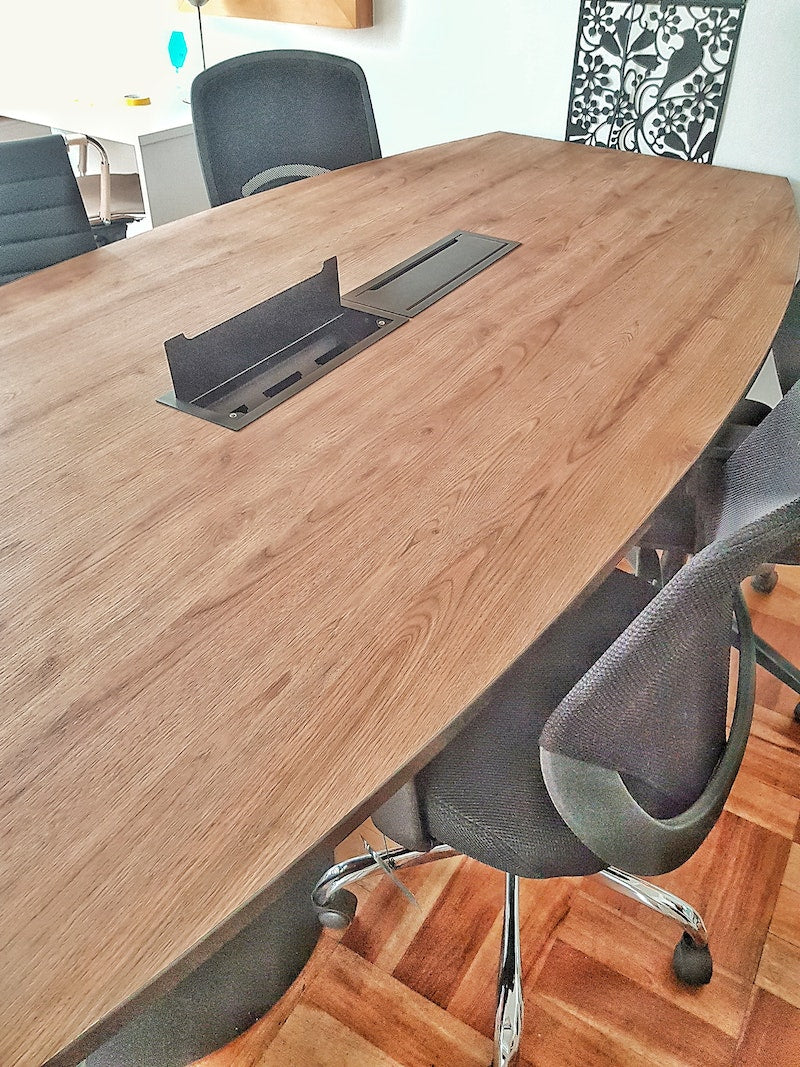 Mesa de reuniones 2.40 x 1.15 x 75H Tipo Barril