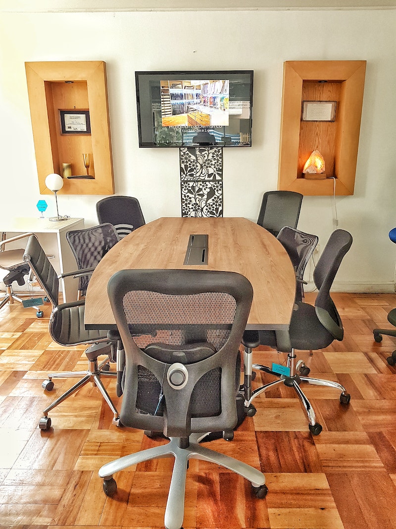 Mesa de reuniones 2.40 x 1.15 x 75H Tipo Barril
