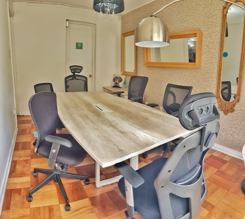Mesa de reunión 2.40 x 1.20 x 75h Tipo Barril