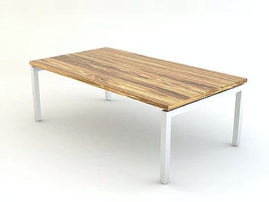 Mesa cubierta de madera